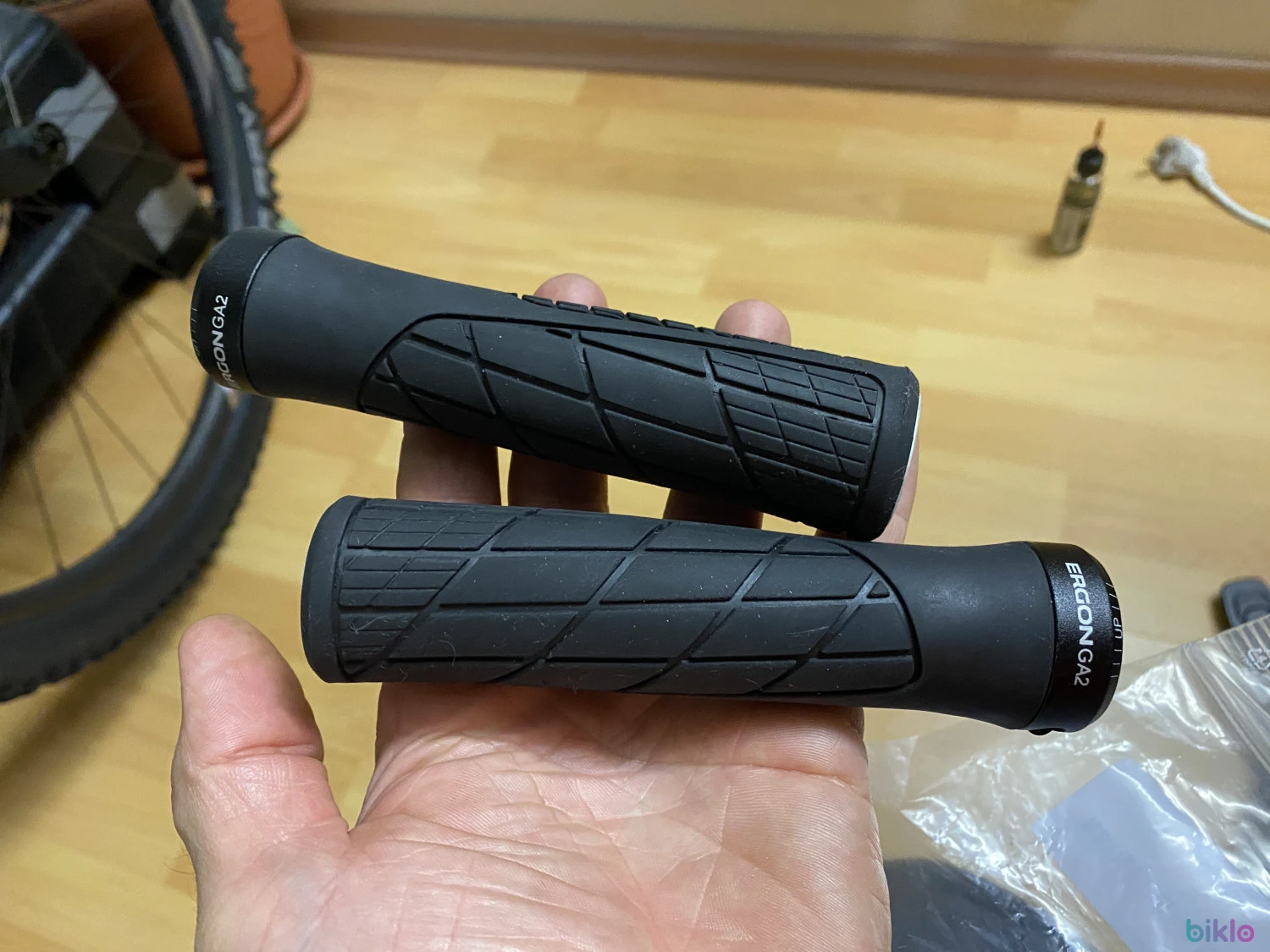1. Ergon GA2 Black mansoane