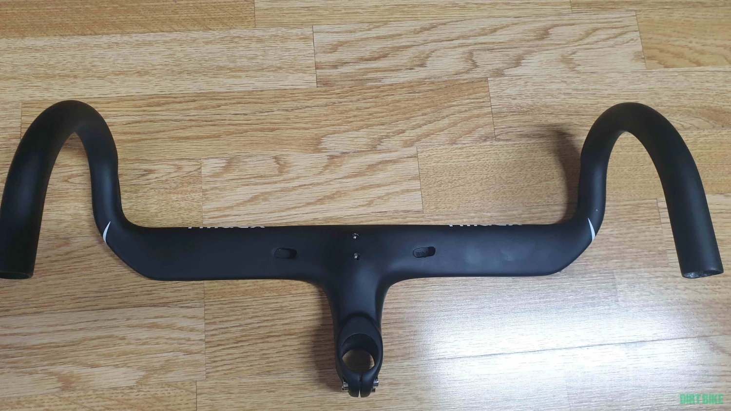 2. Ghidon carursiera carbon cu tija pipa integrata