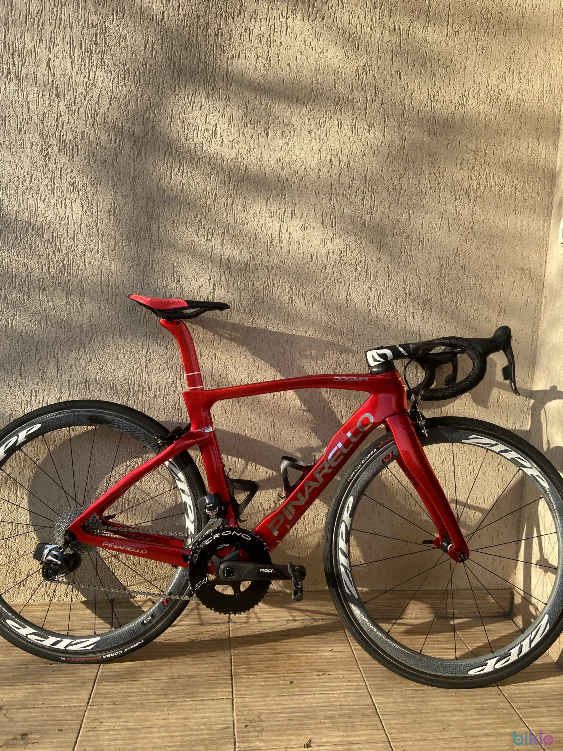 1. Pinarello dogma f sram red etap zipp