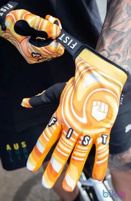 22. NOU! Manusi FIST