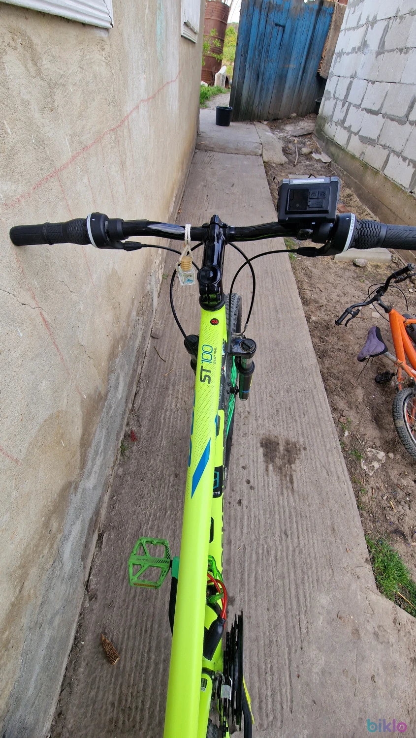 9. Rockrider st100