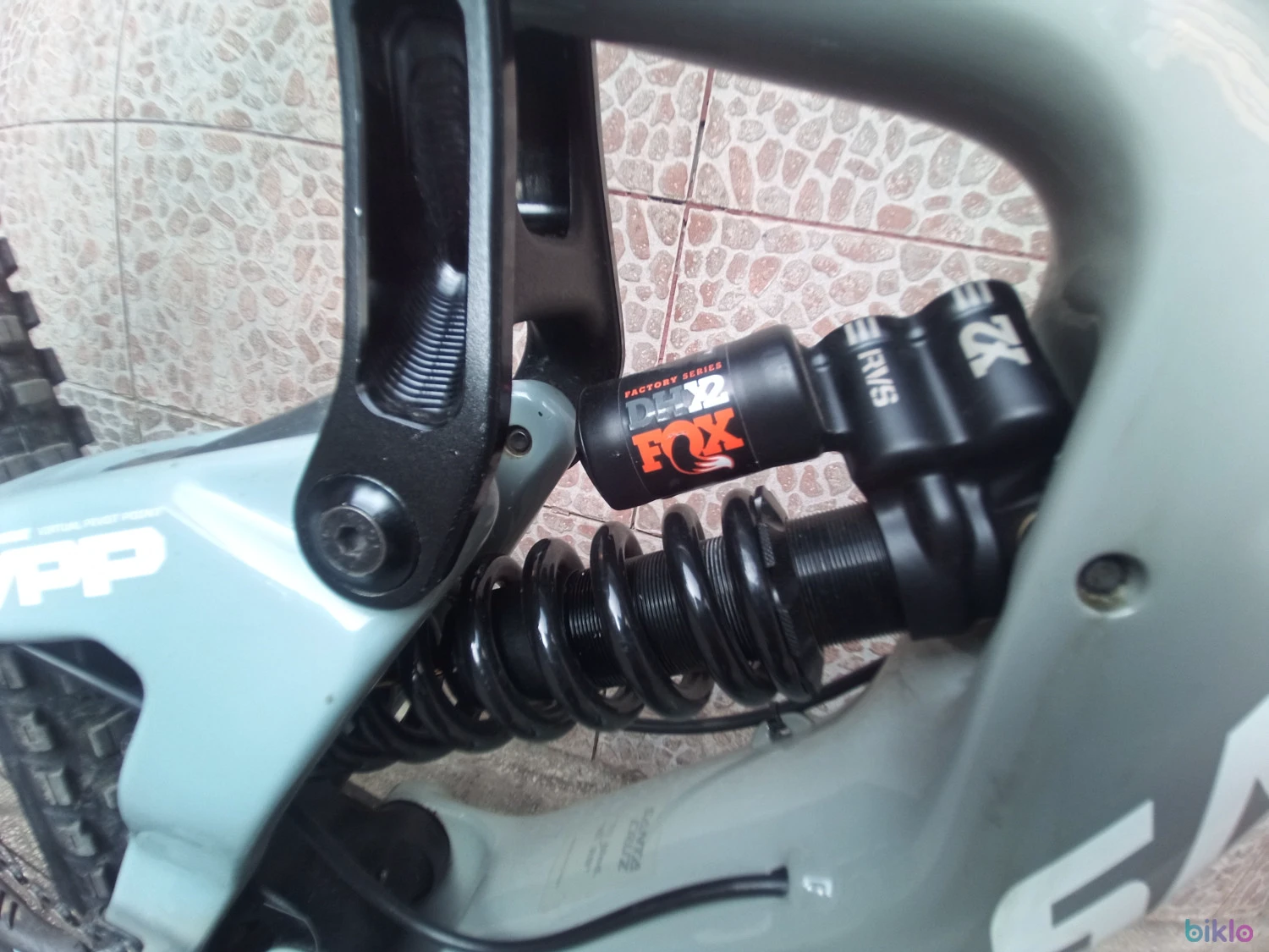 6. Vand bicicleta Santa Cruz V10.7, 29er, M