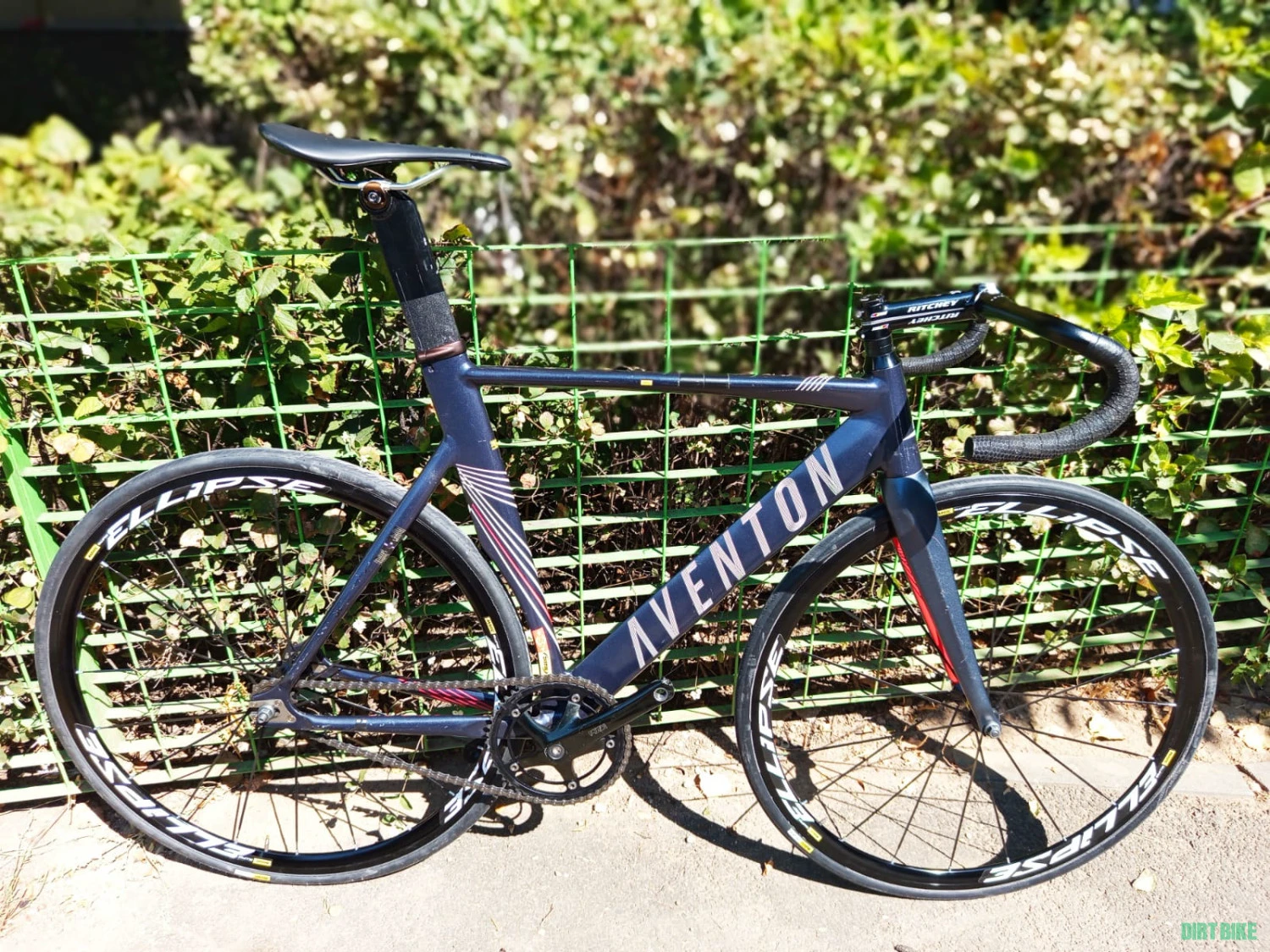 4. Bicicleta pista/fixa Aventon Mataro