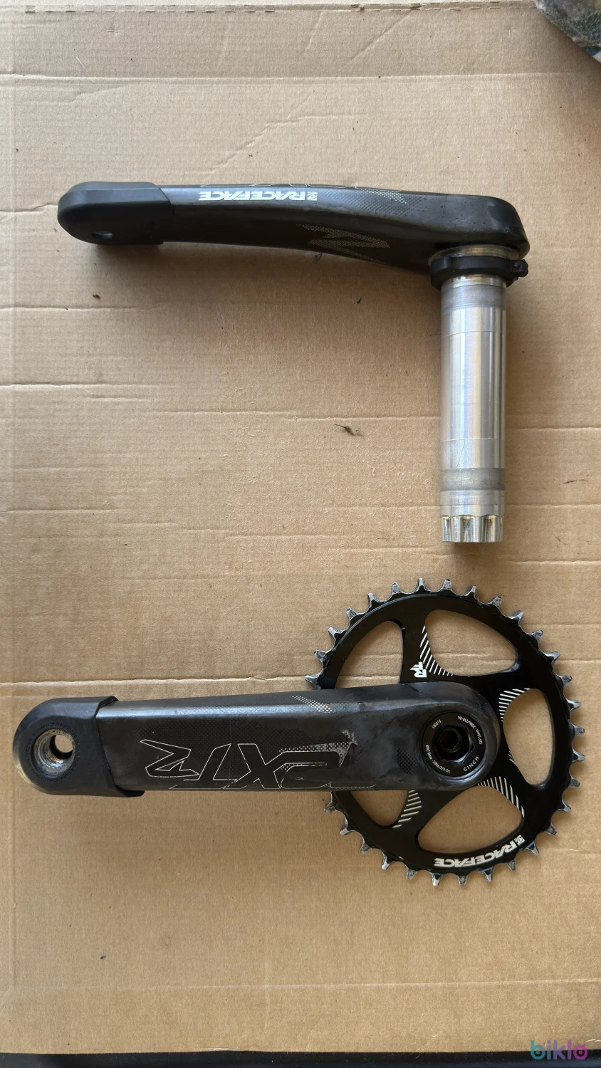 1. Angrenaj Race Face Carbon