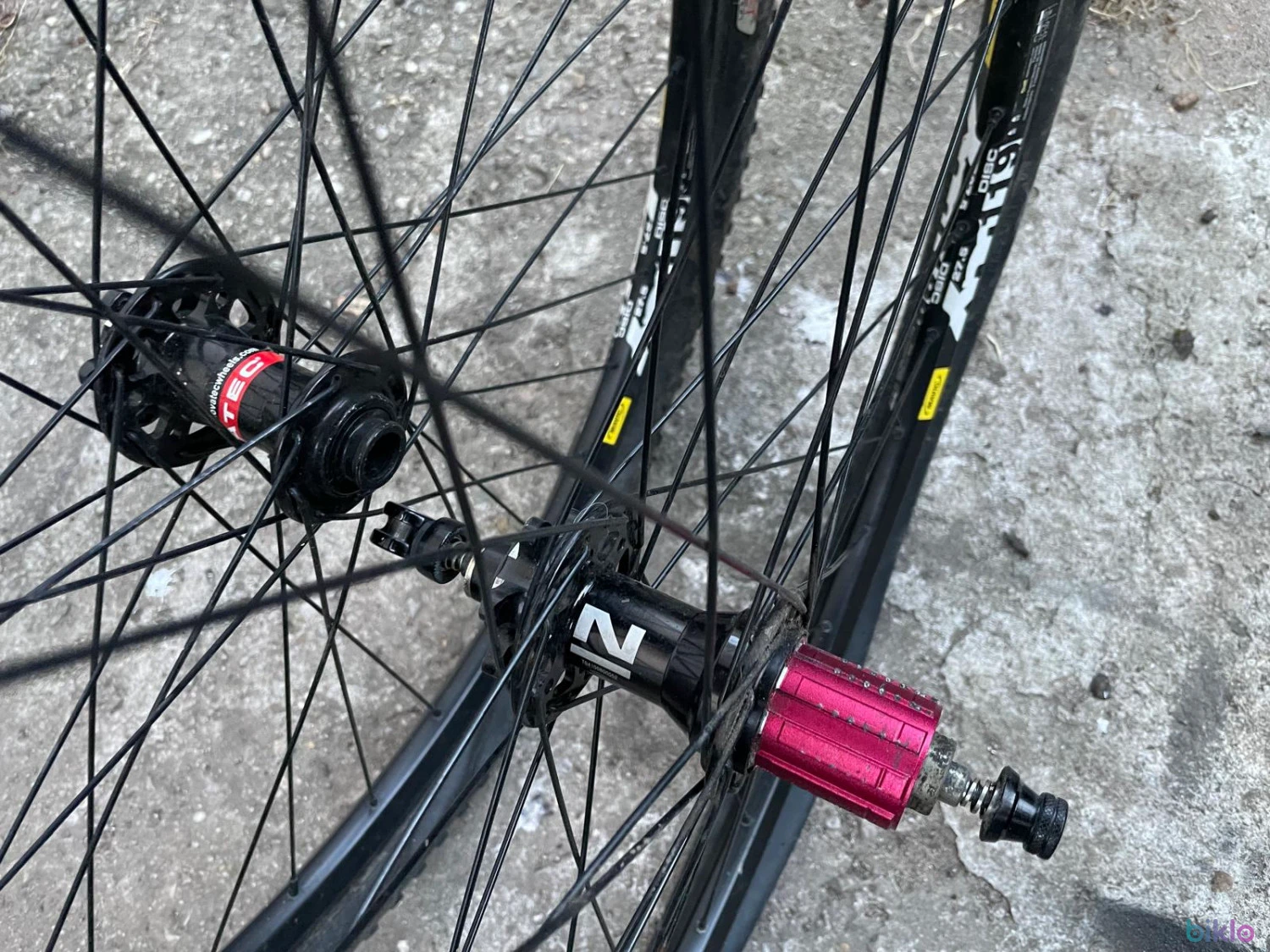 1. Set roți MTB 27.5” Mavic/Novatec 142x12/100x15 mm