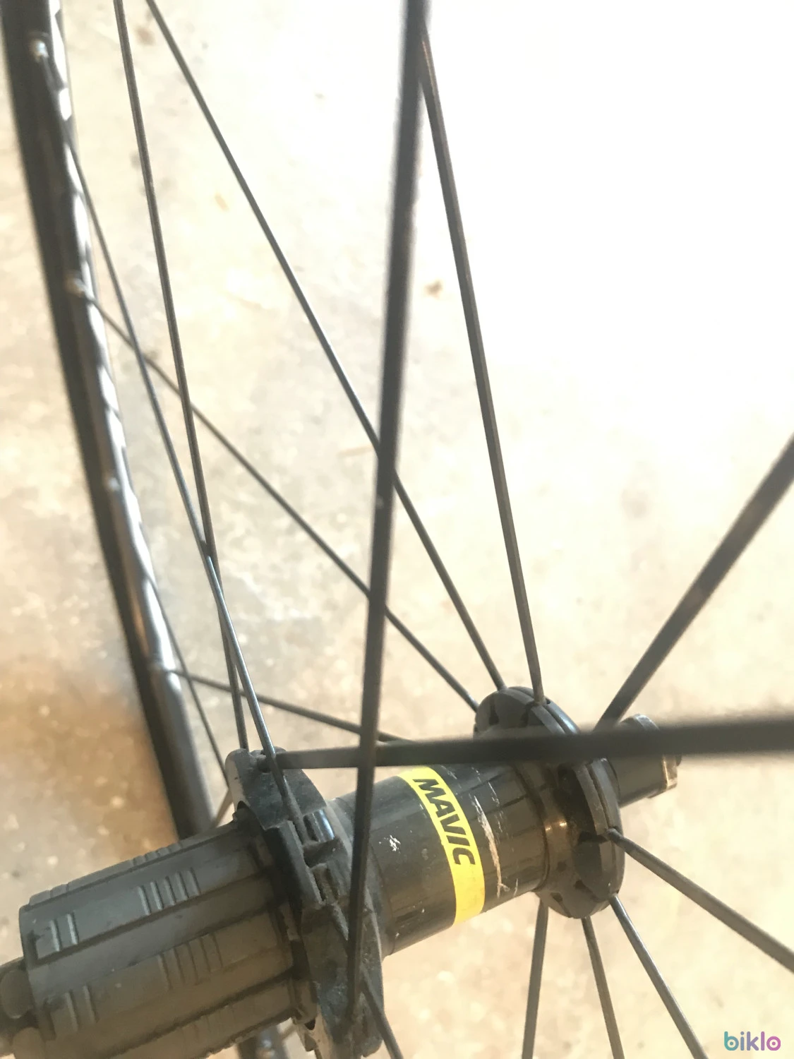 3. Roata spate Mavic Aksium