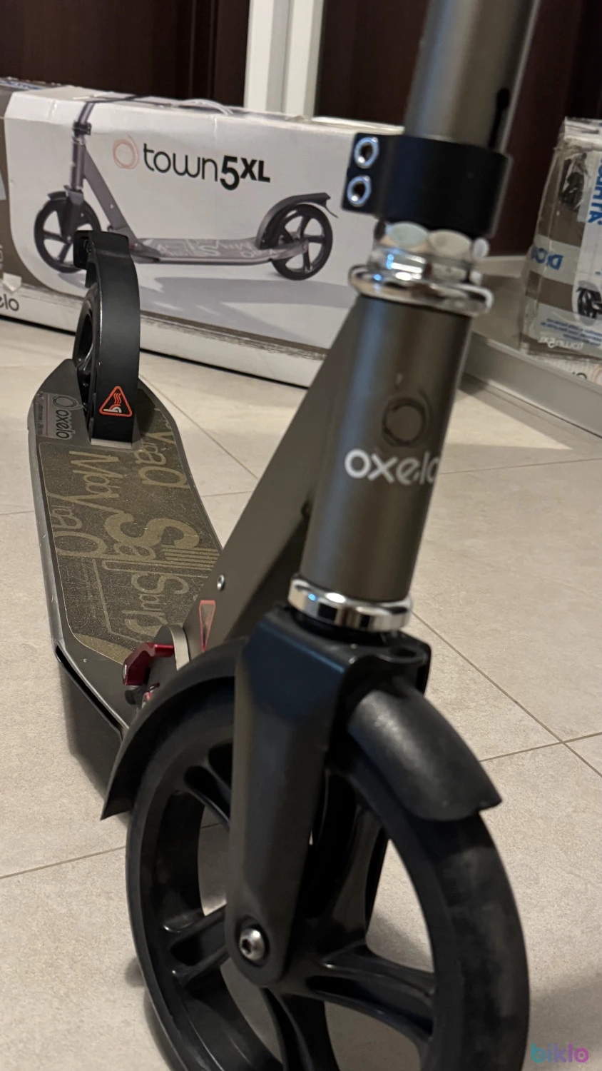 1. Trotineta Oxelo Town 5XL Folding Scooter