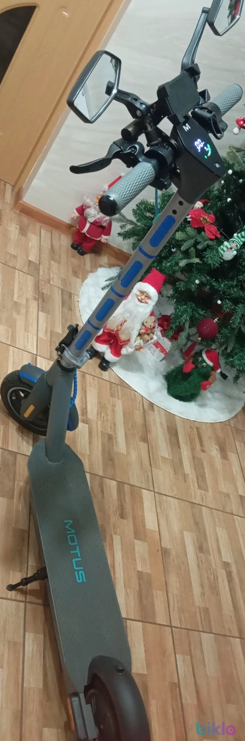 1. Trotinetă electrică Motus scooty 10 gen 4