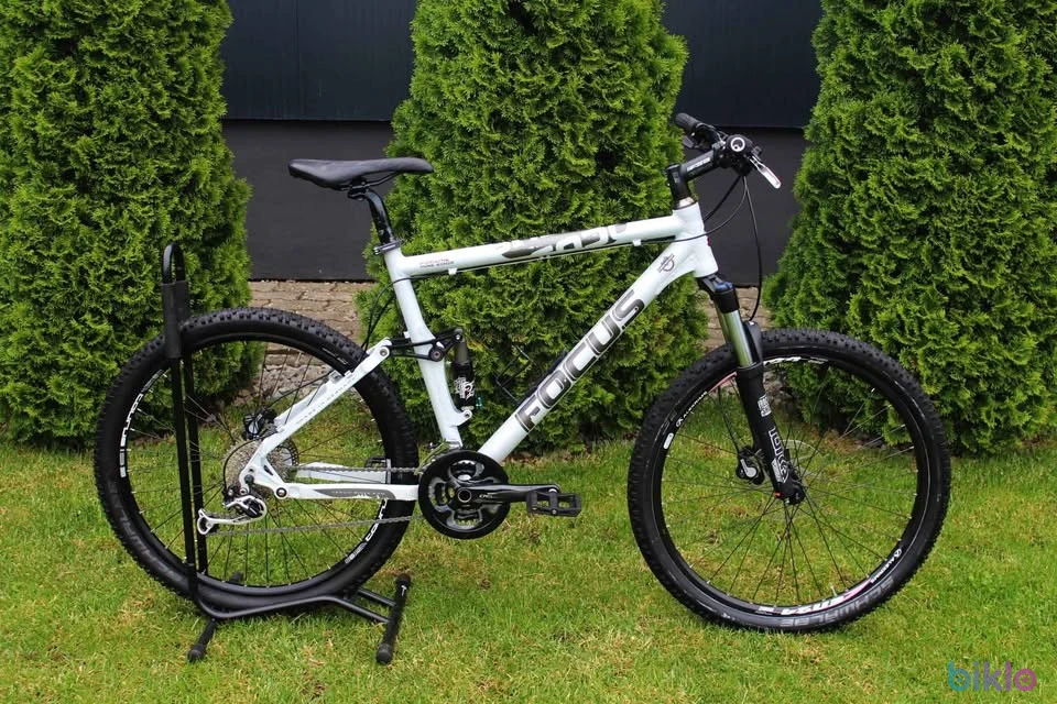 1. Bicicleta Focus Full Suspension 26 "
