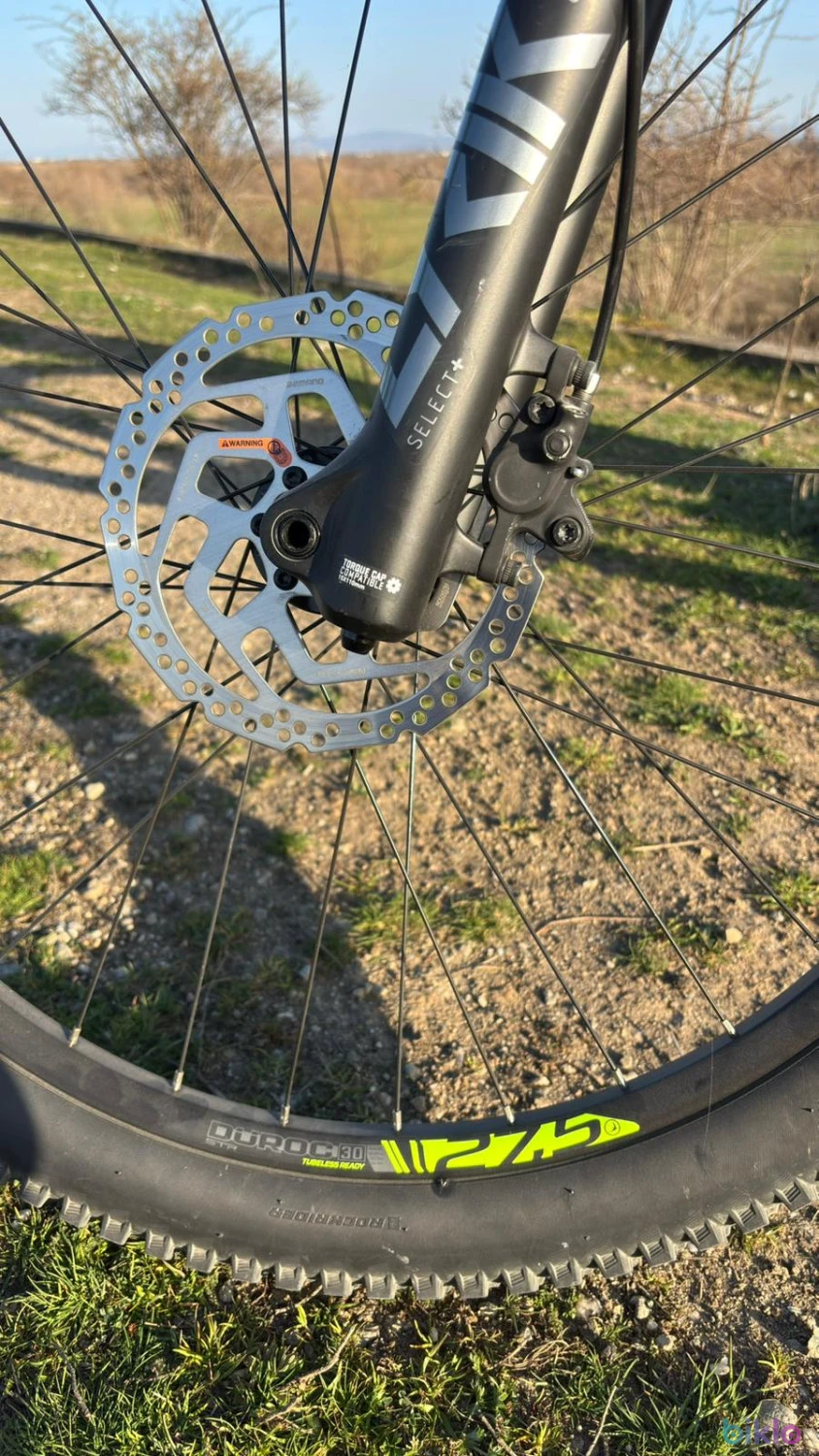 1. Vand furca Rockshox Lyric Select+ 180mm 27.5