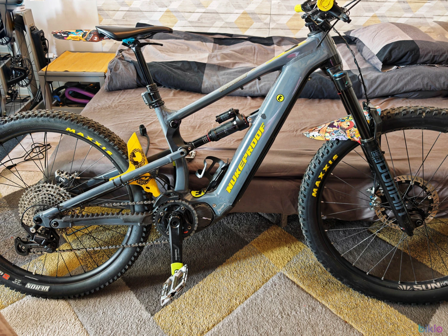 1. 2022 Nukeproof Megawatt 297 Comp Mountain E-Bike - Medium