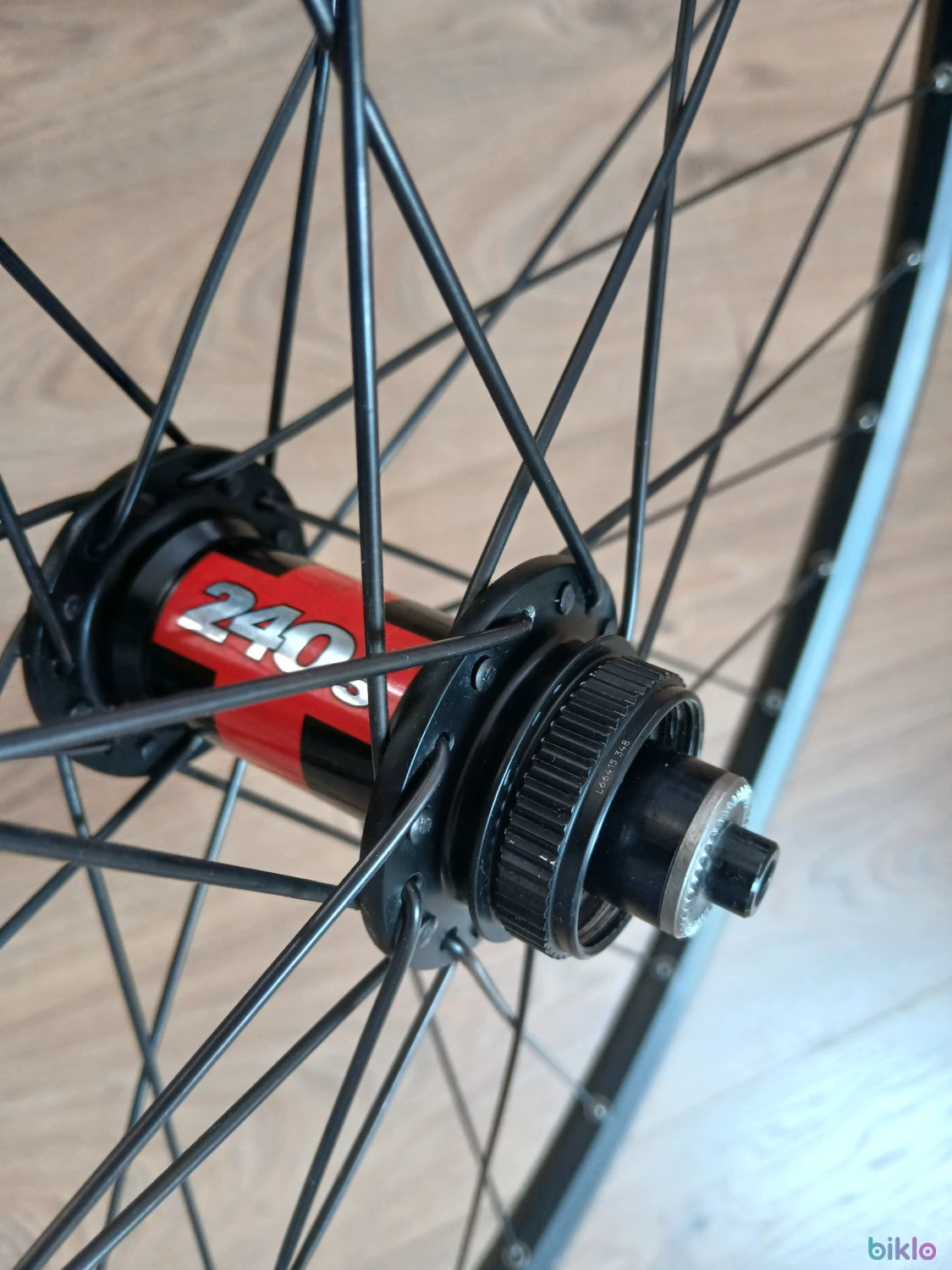 3. Set DT Swiss 240 disc
