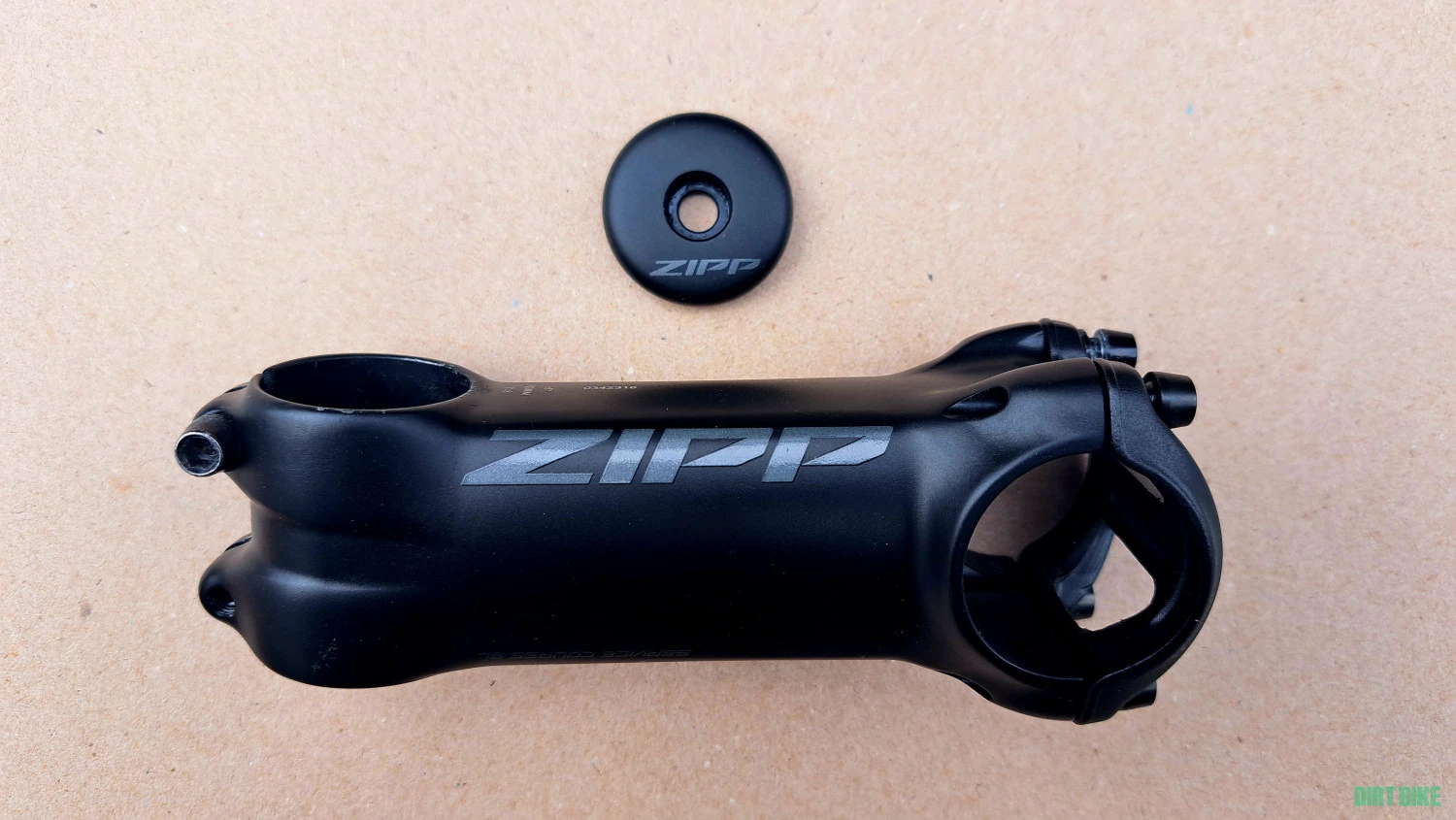 1. Pipă Zipp Service Course SL