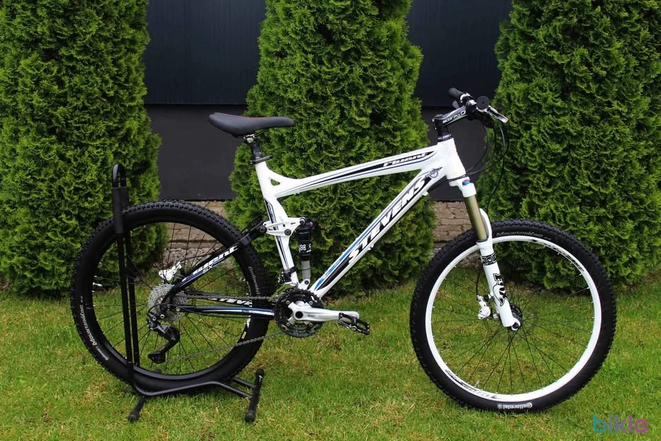 1. Bicicleta Stevens Full Suspension 26 "