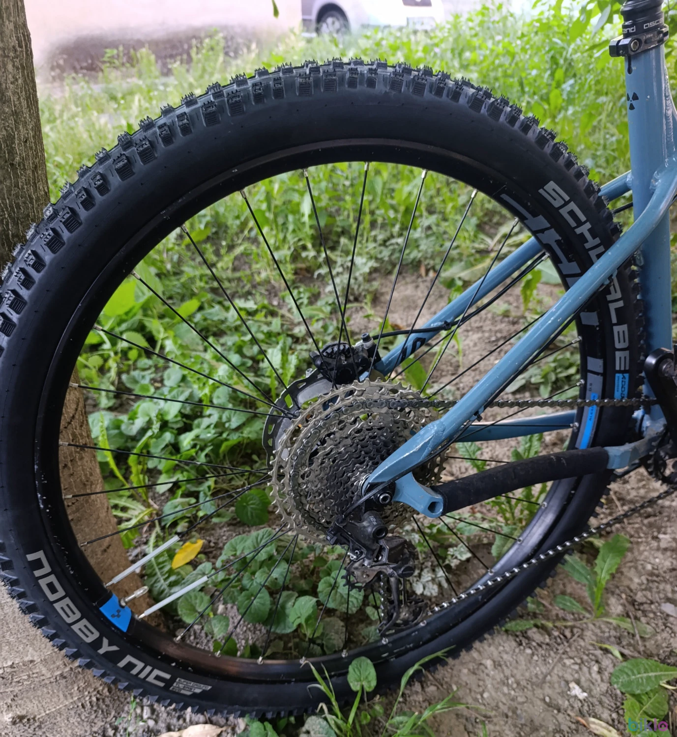 5. Nukeproof scout 275 L cu roti de 29
