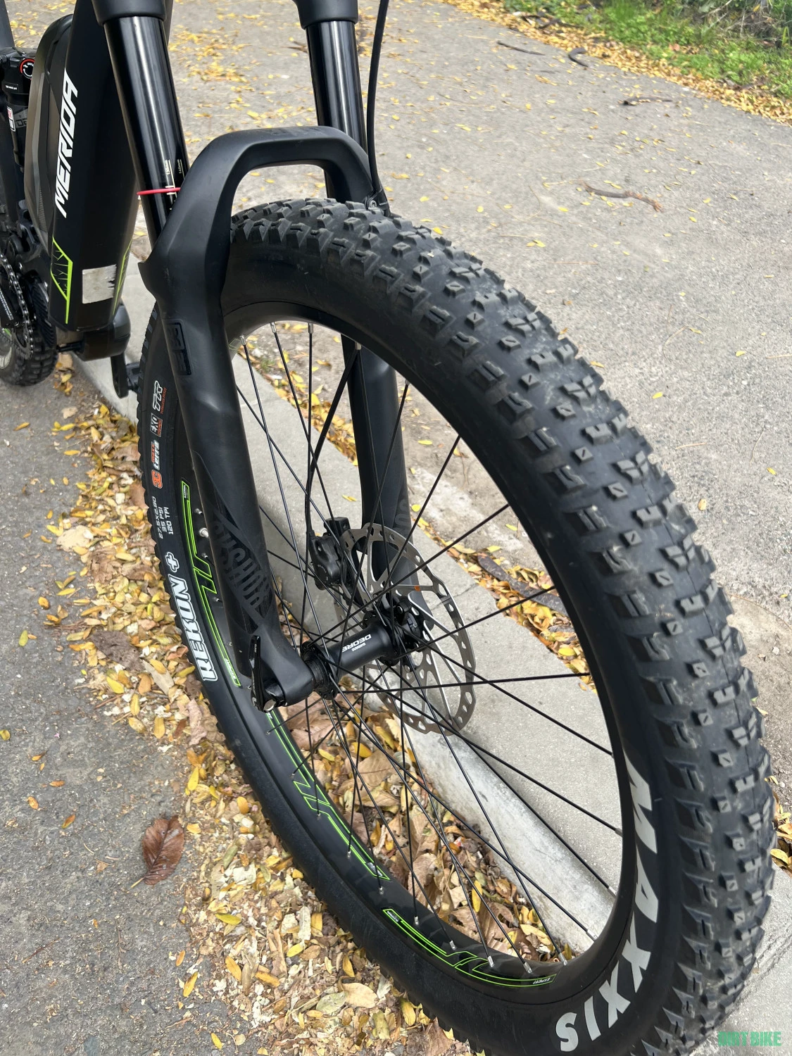 5. Merida e-one twenty 500