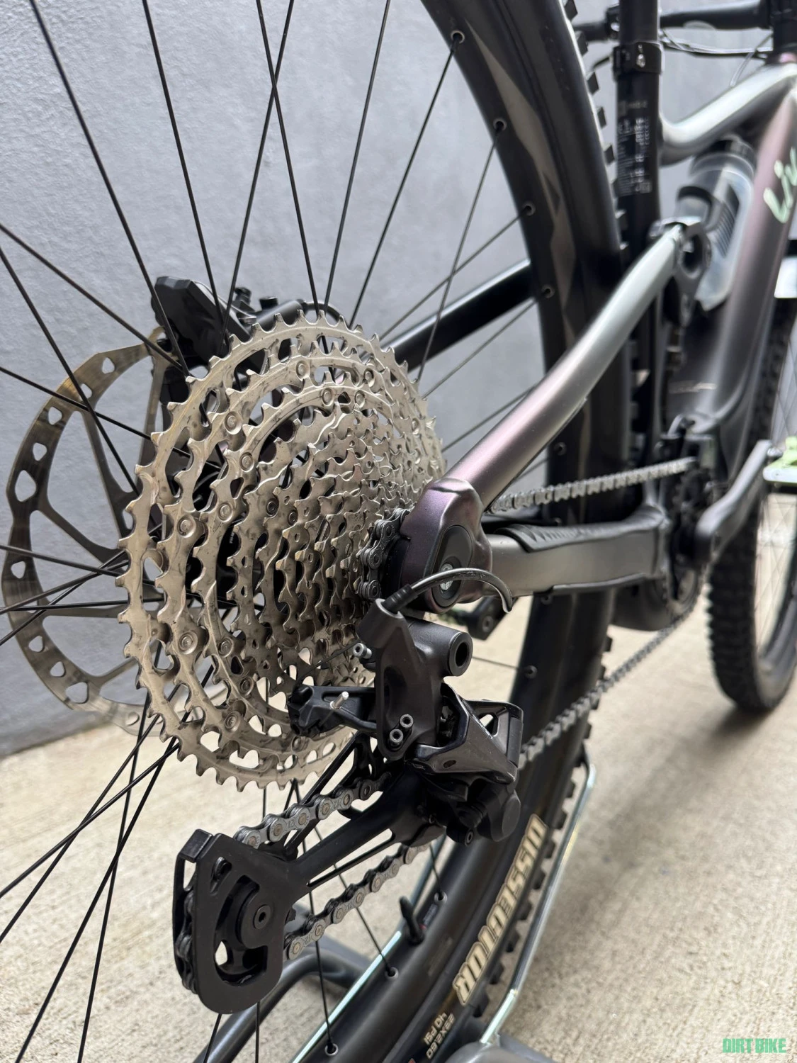8. Bicicleta Electrica Liv Giant Intrigue X E+ 2 PRO 29'' Dark Iridiscent S
