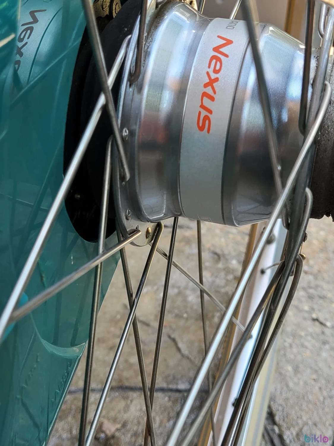 7. Bicicletă urbană premium Trek Santiago Lowstep 28” – Shimano Nexus 7, stare foarte bună