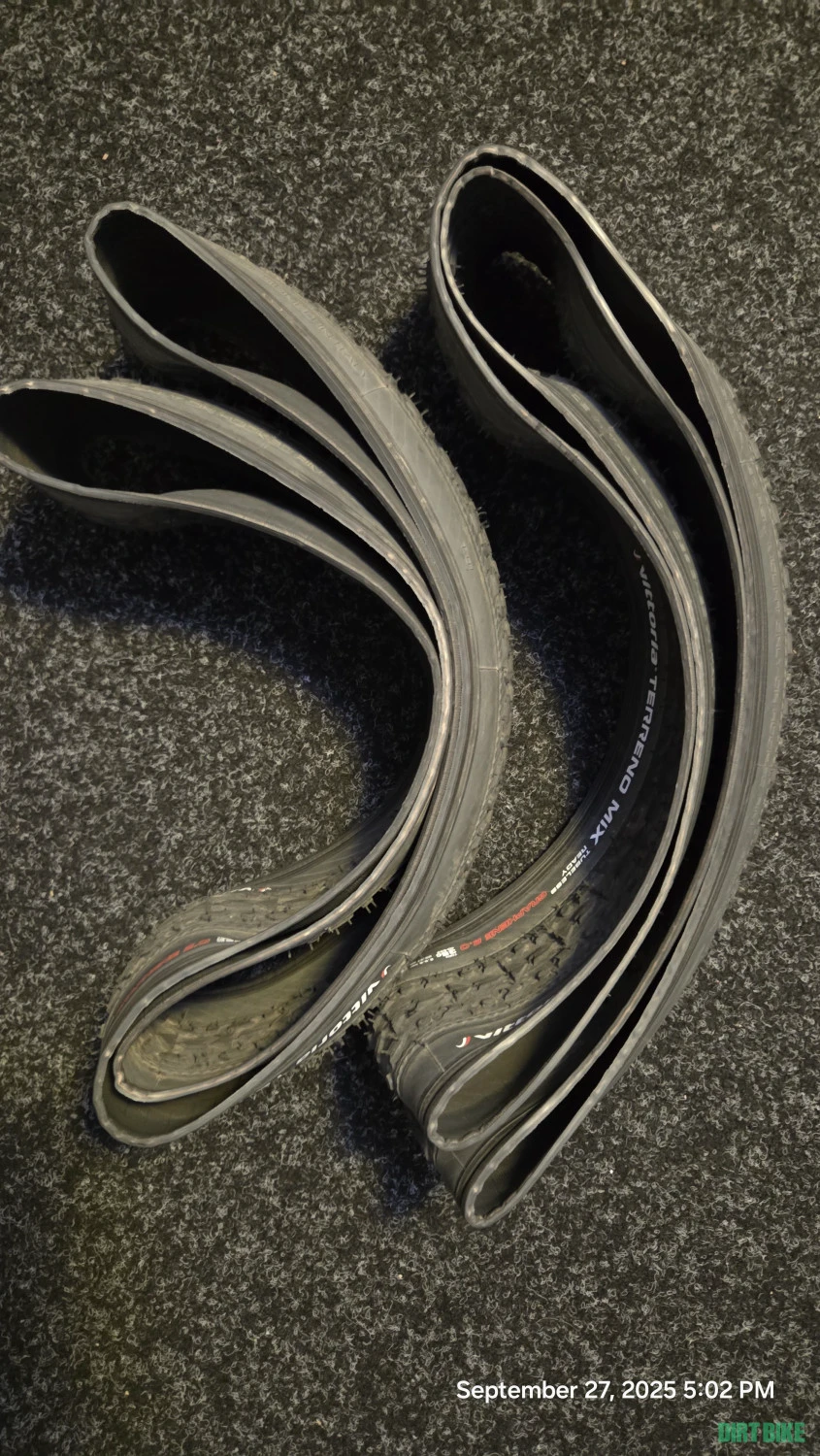 2. Vittoria Terreno Mix CX/Gravel Endurance 40-622 TLR Graphene 2.0 Folding tire