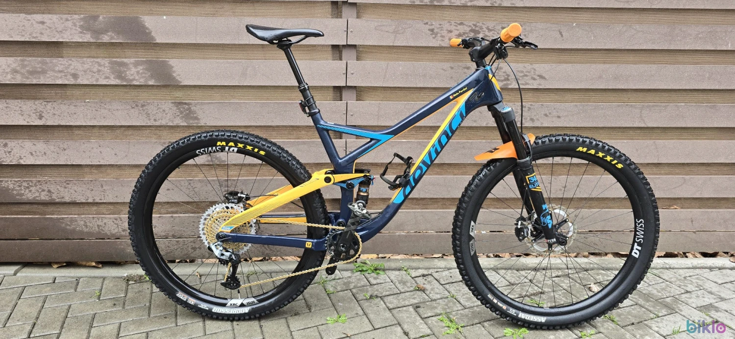 1. Vand MTB Full-Suspension - Devinci Django – carbon