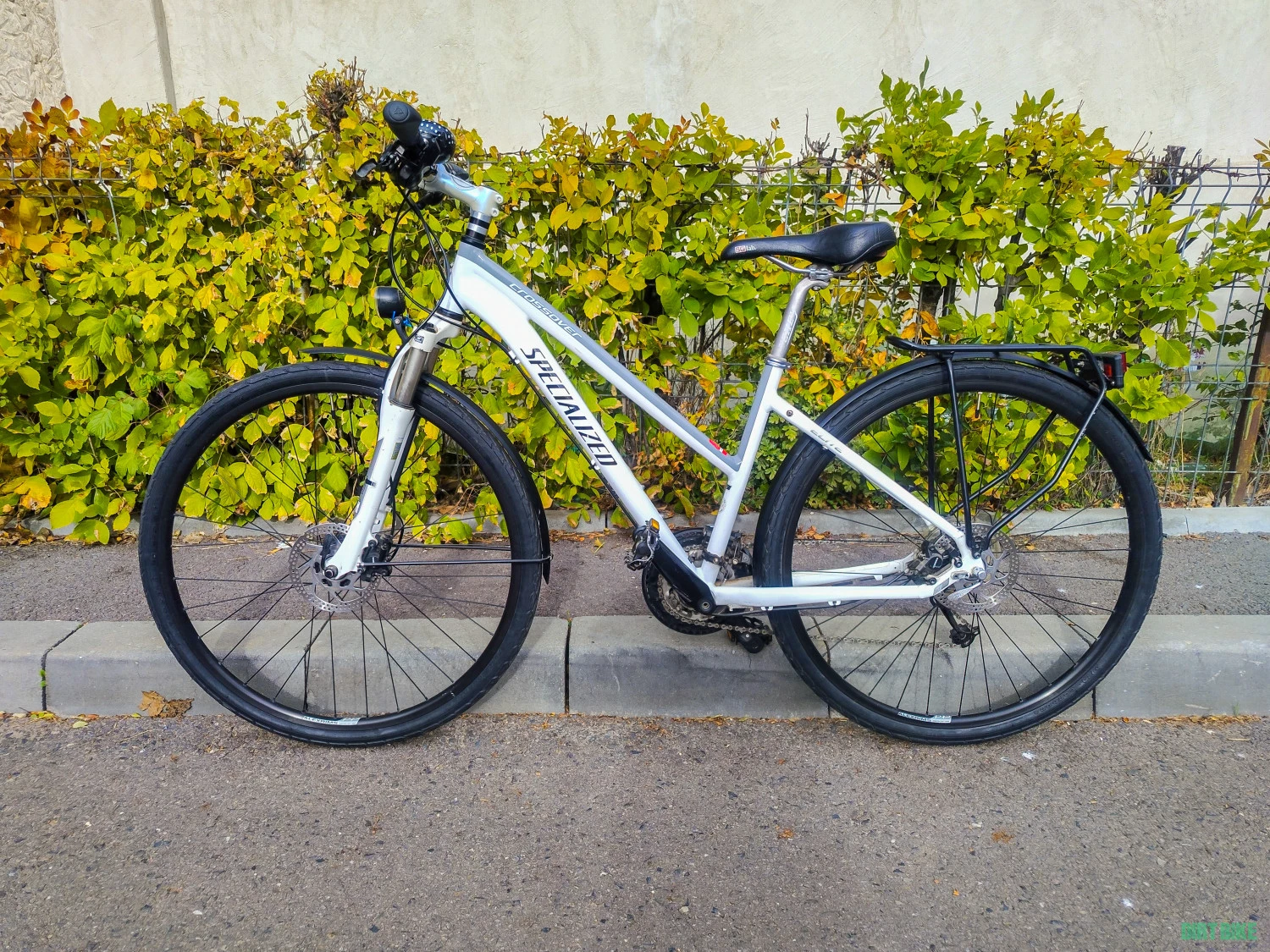 9. Bicicletă Trekking Specialized Crossover Elite