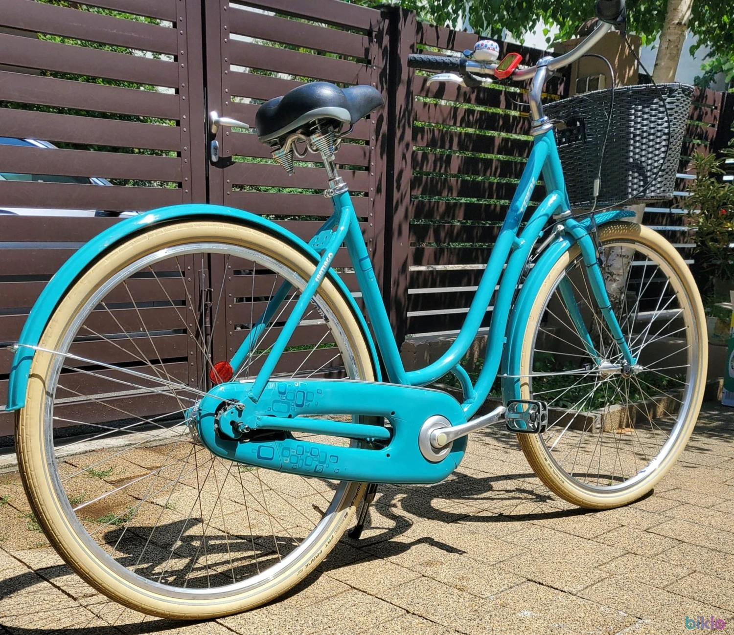 4. Bicicletă urbană premium Trek Santiago Lowstep 28” – Shimano Nexus 7, stare foarte bună