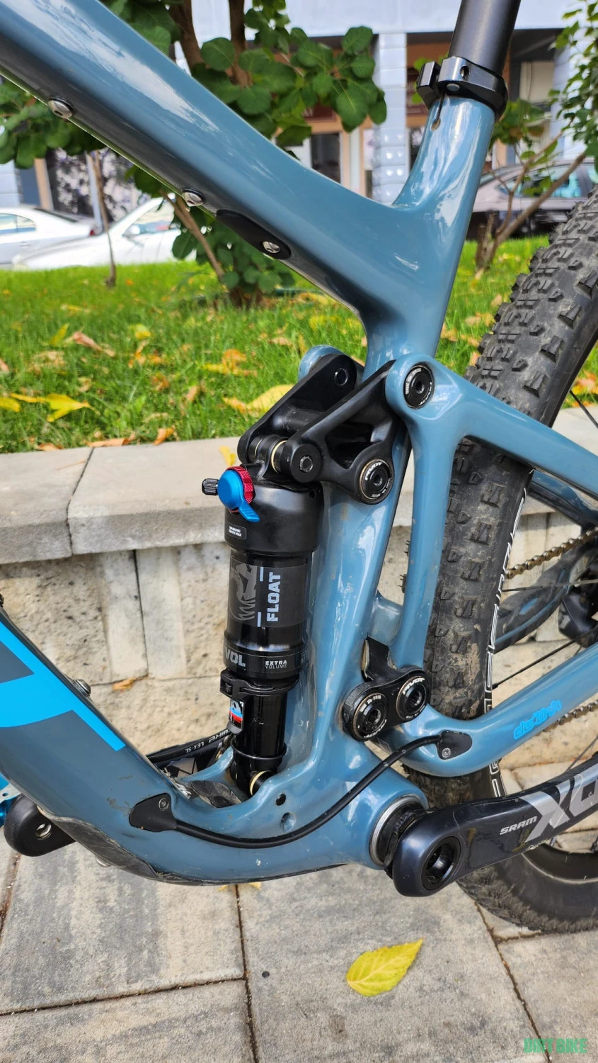 10. Bicicleta Pivot Mach 4 SL Carbon Marimea Medium
