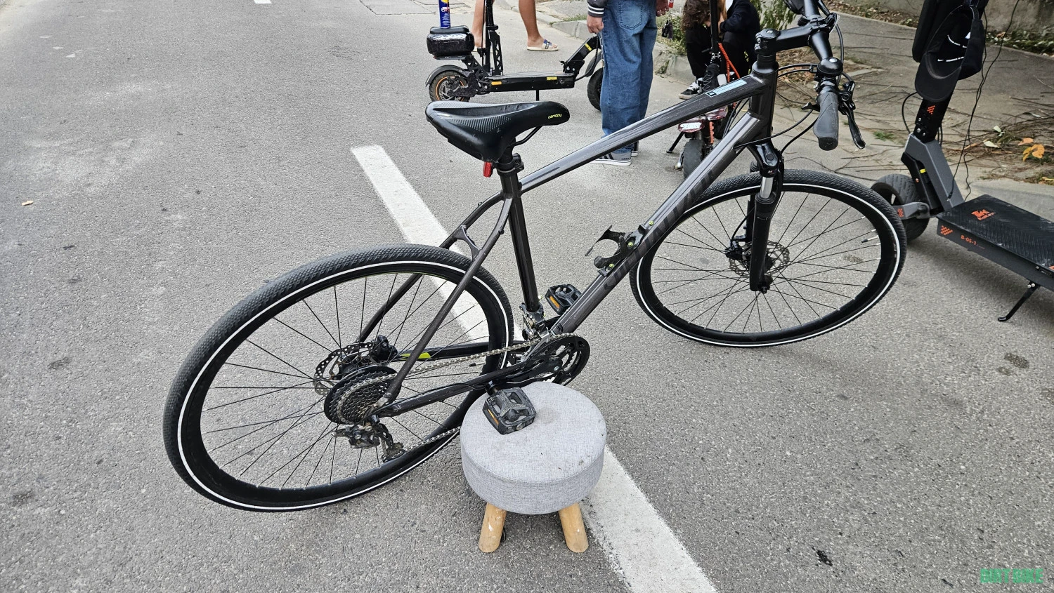 3. Bicicletă specialized semi-cursieră