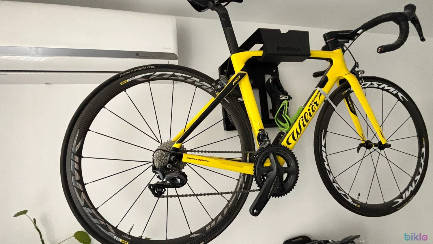 2. Wilier Cento 10 Pro (Mărimea S) – Ca nouă, 100 km + roți rezervă