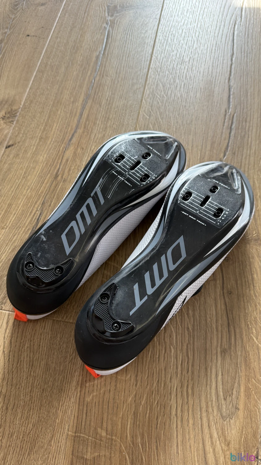 3. Pantofi bicicleta DMT KT1