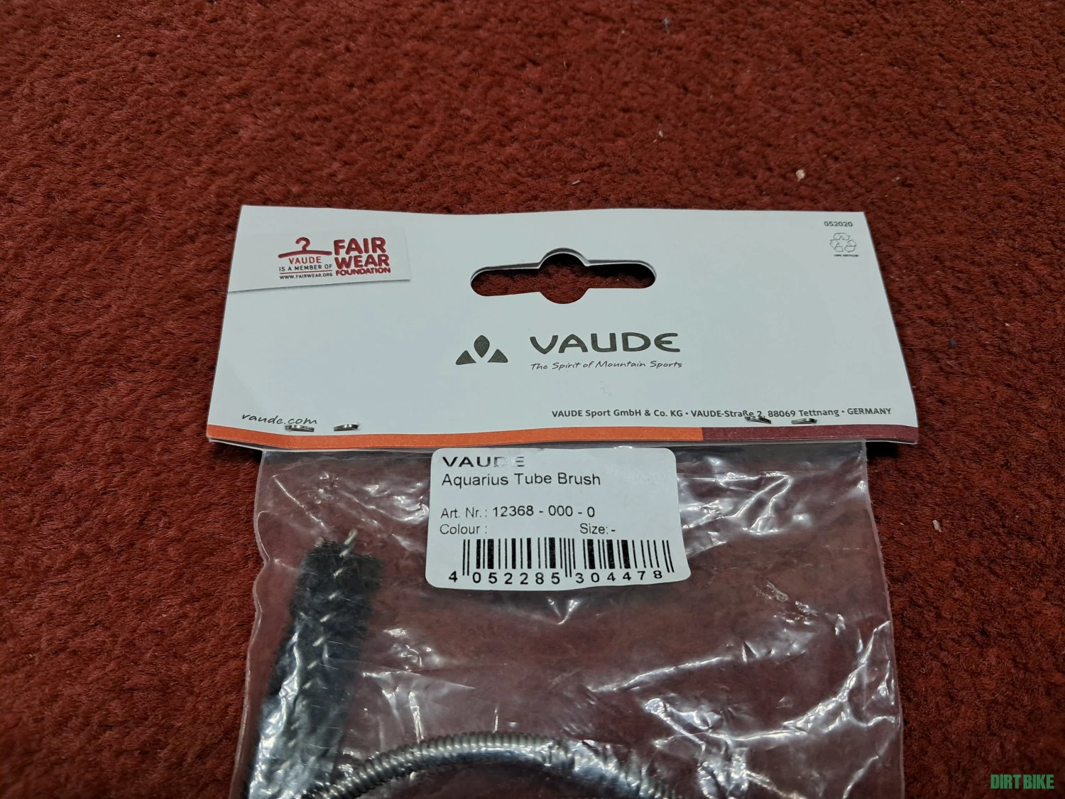 3. Vaude Aquarius Tube Brush - perie curatare furtun sistem hidratare