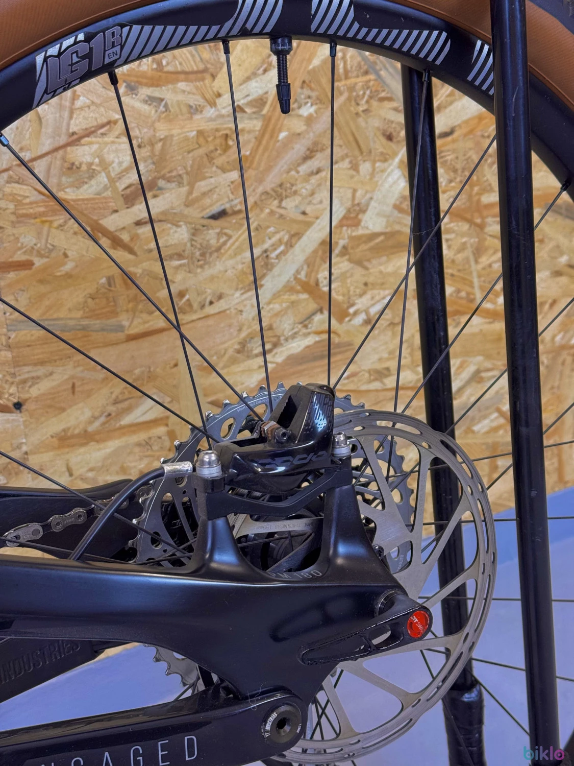 6. YT Capra Pro Race bicicleta enduro downhil freeride nu canyon trek