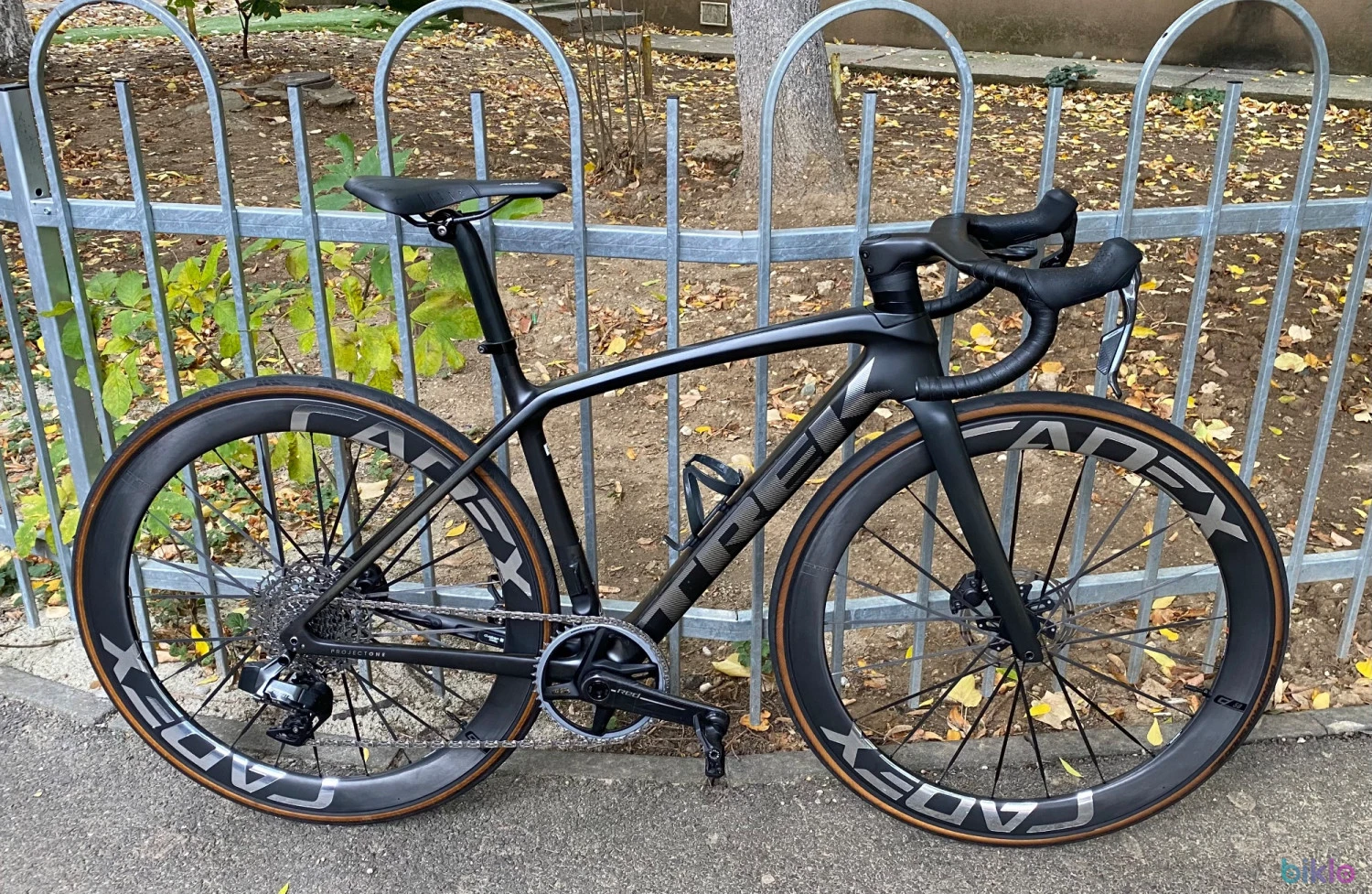 1. Trek Emonda SLR 2023 Project One 6.7 kg
