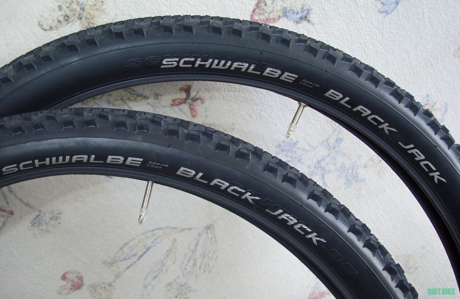 1. Pereche anvelope Schwalbe Black Jack aproximativ noi plus camere Schwalbe