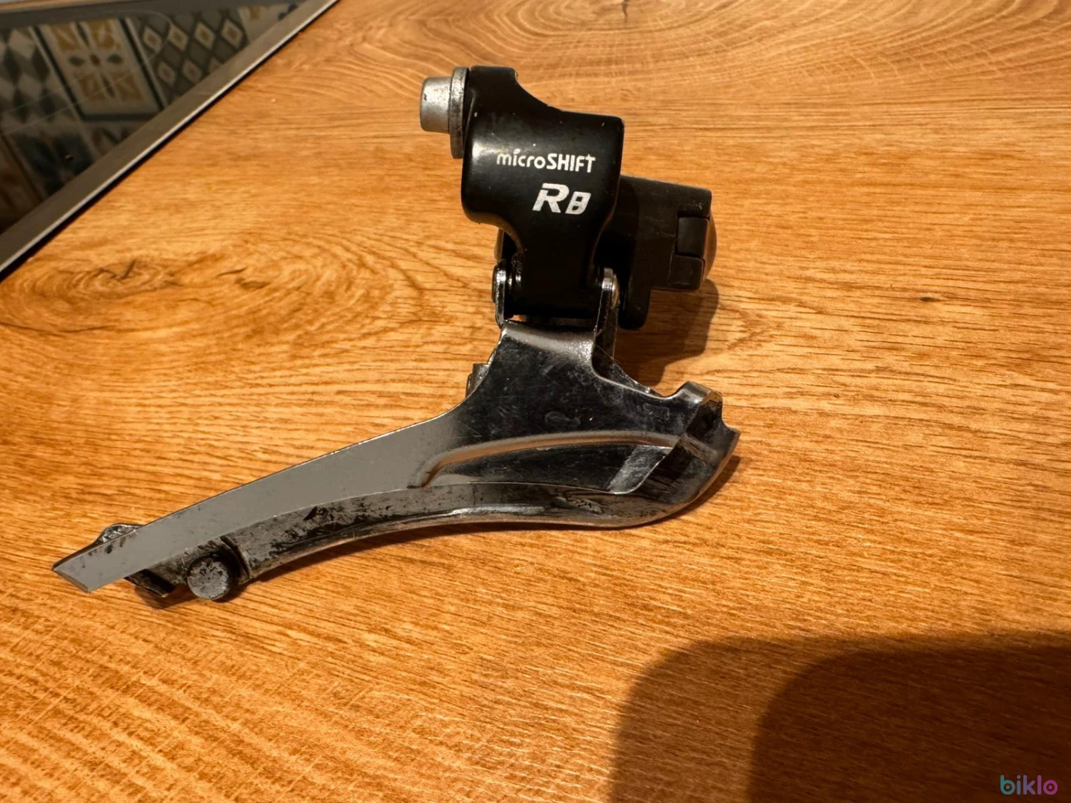 2. Schimbător foi Microshift R8