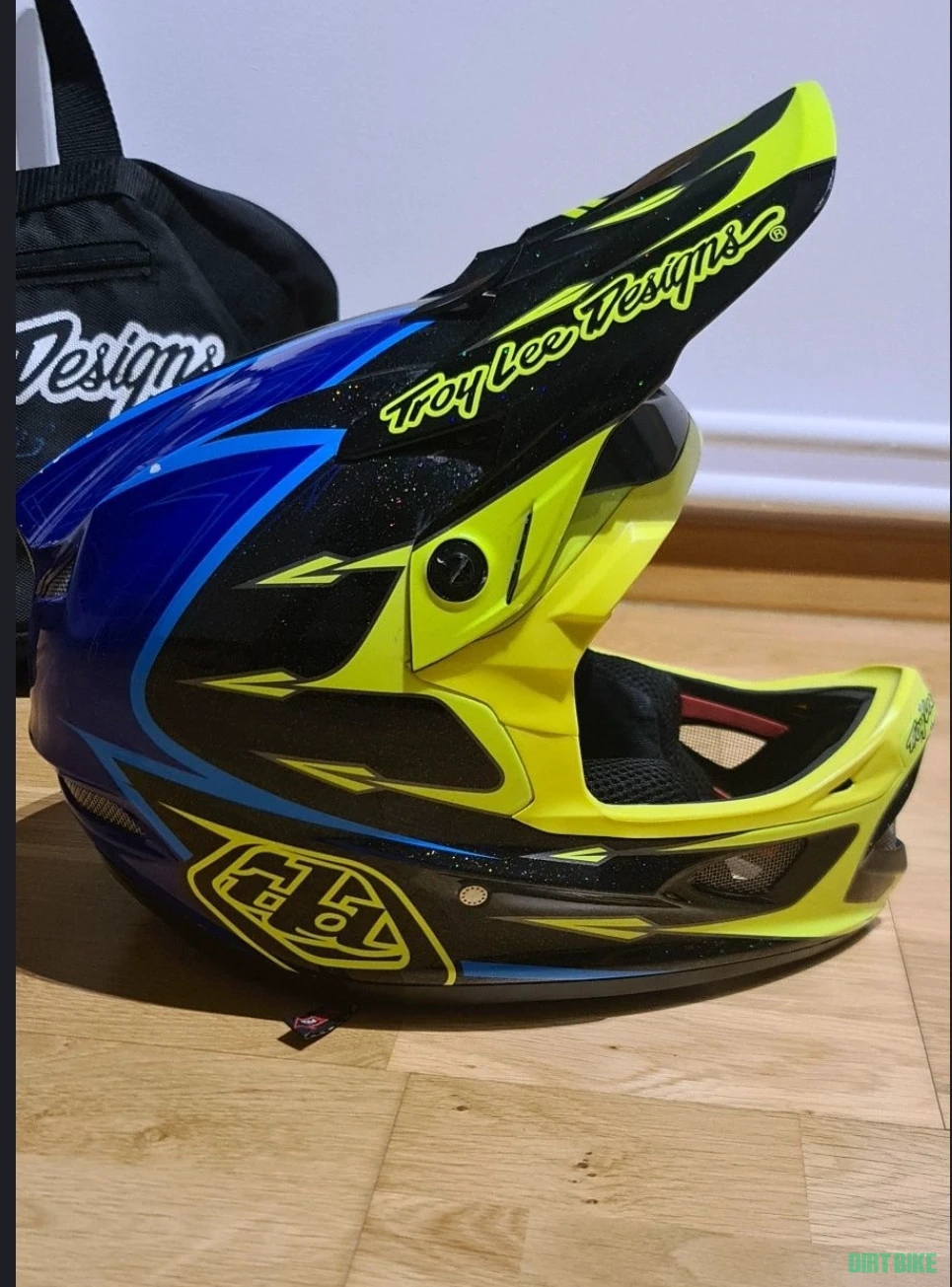 1. Vand casca TLD Troy Lee D3 S