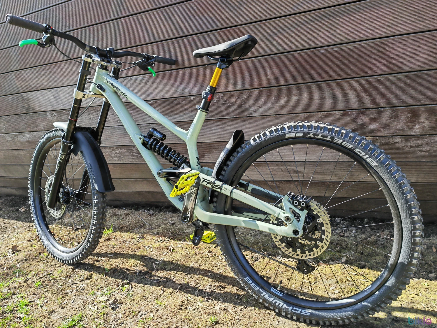 2. Commencal FRS FURIOUS modificat 11 viteze 200mm cursa fata/spate 27.5 frane MT5 4 pistoane