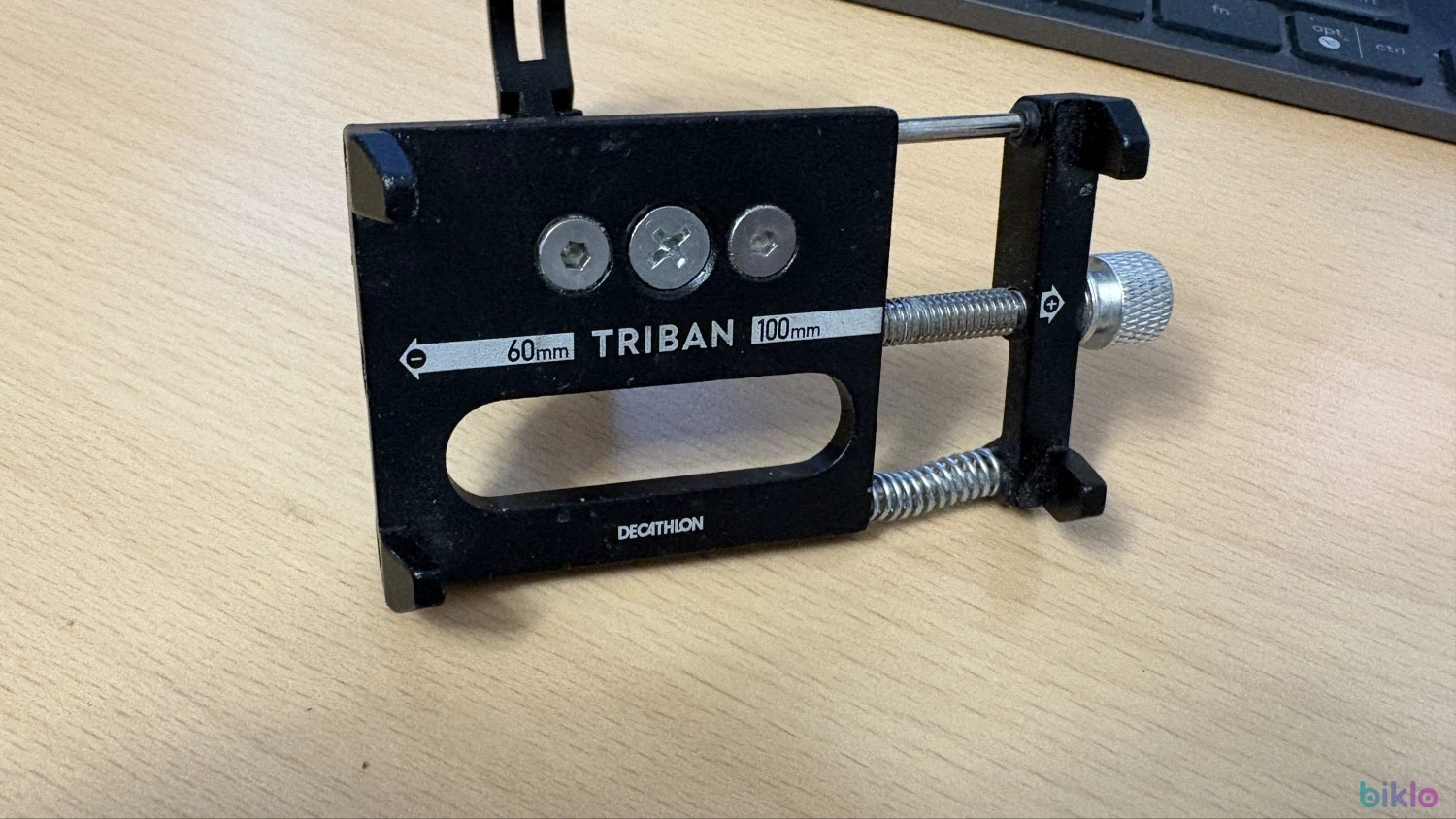 1. Suport de telefon Triban 60-100 mm latime cu clema pt ghidon