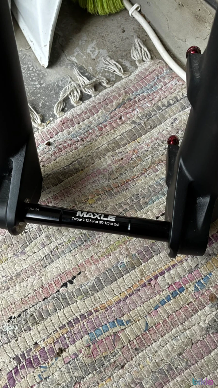4. Suspensie Rockshox Domain gold 170mm
