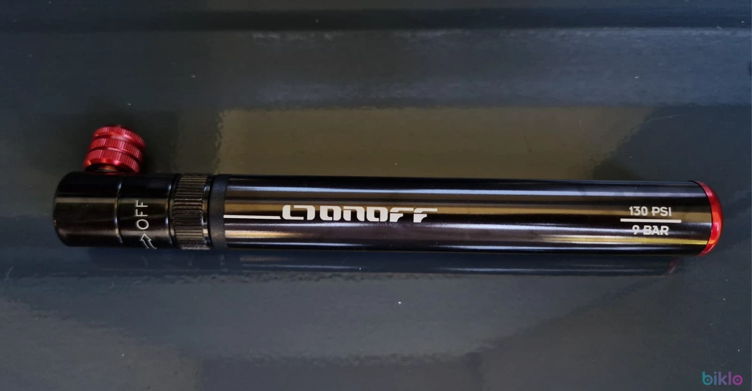 1. Pompa bicicleta Mondraker OnOff Charger 02 Clasic + CO2