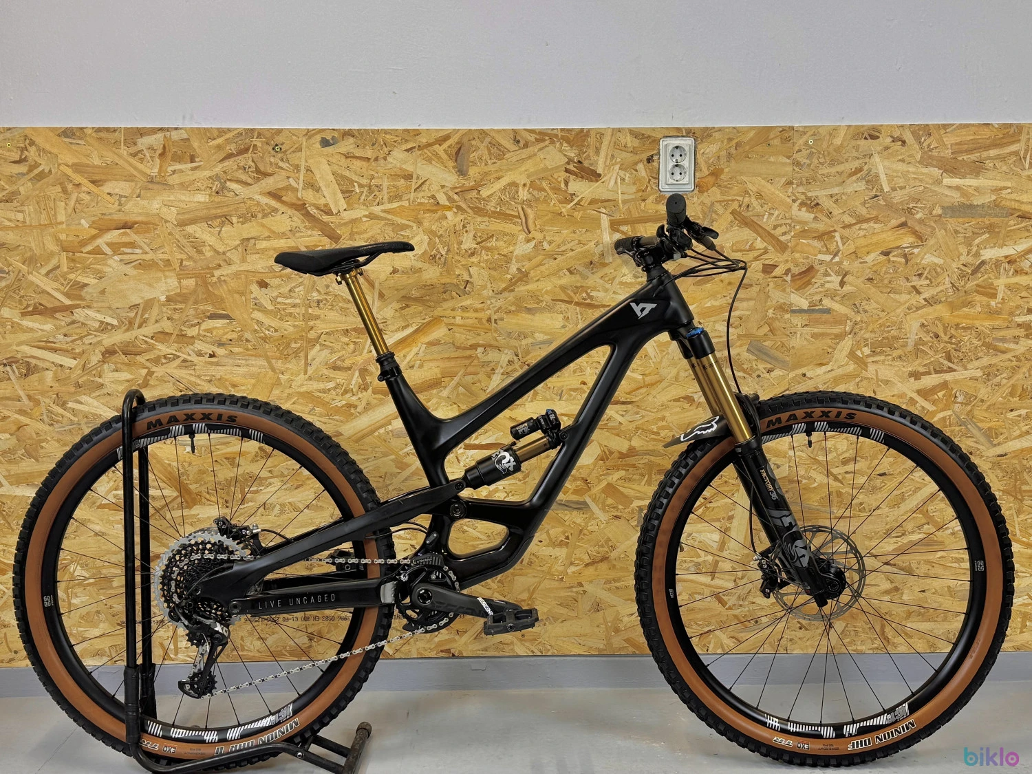 1. YT Capra Pro Race bicicleta enduro downhil freeride nu canyon trek