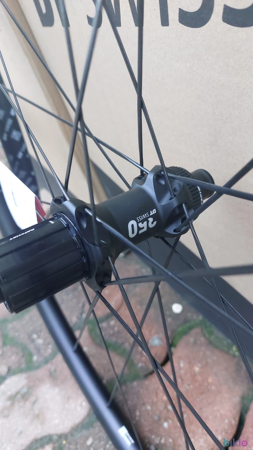 3. Set roti de gravel DT Swiss GR 1600 - DynamoHub NOI