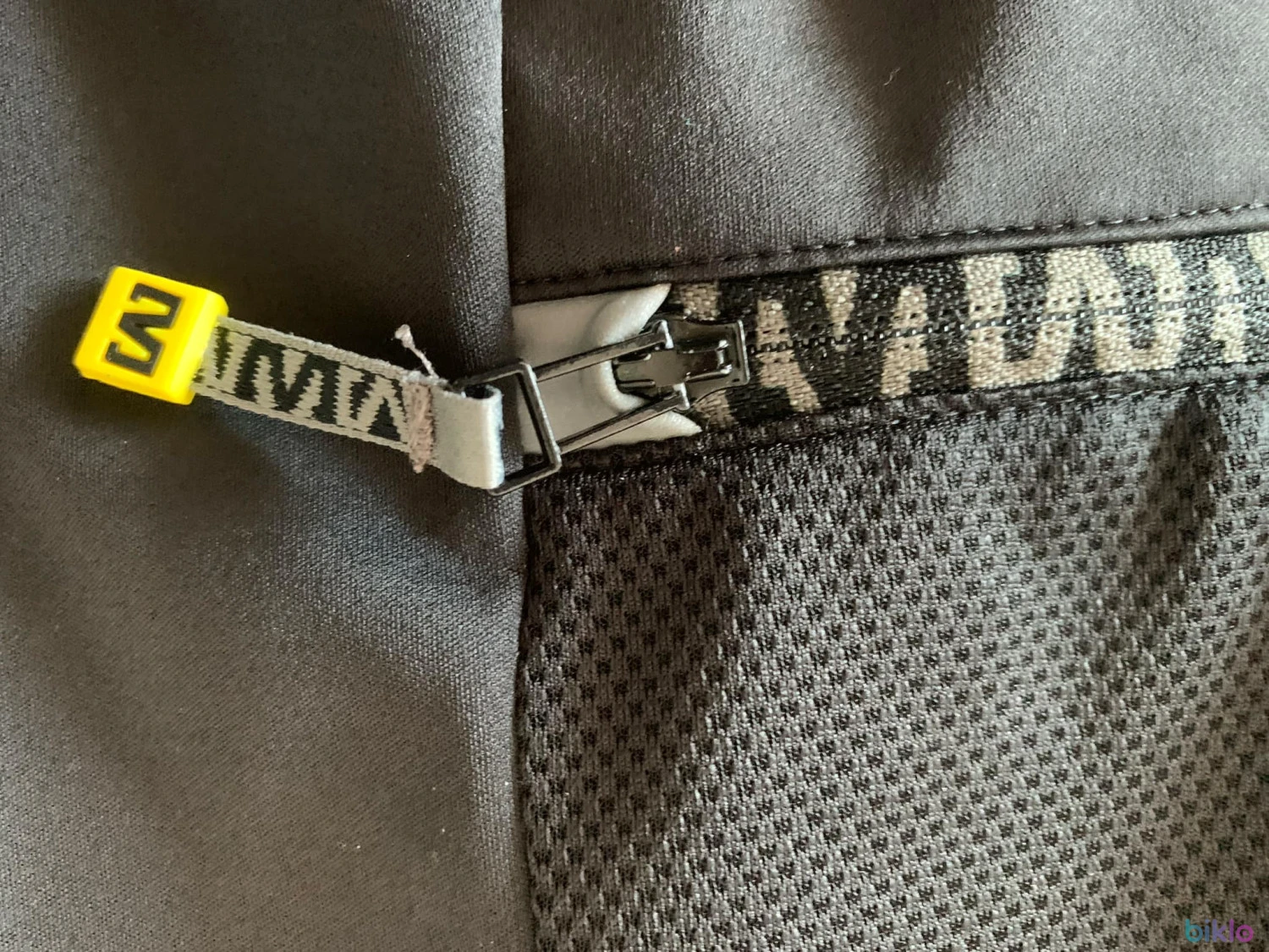 4. Vînd vestă ciclism Mavic, mărimea M
