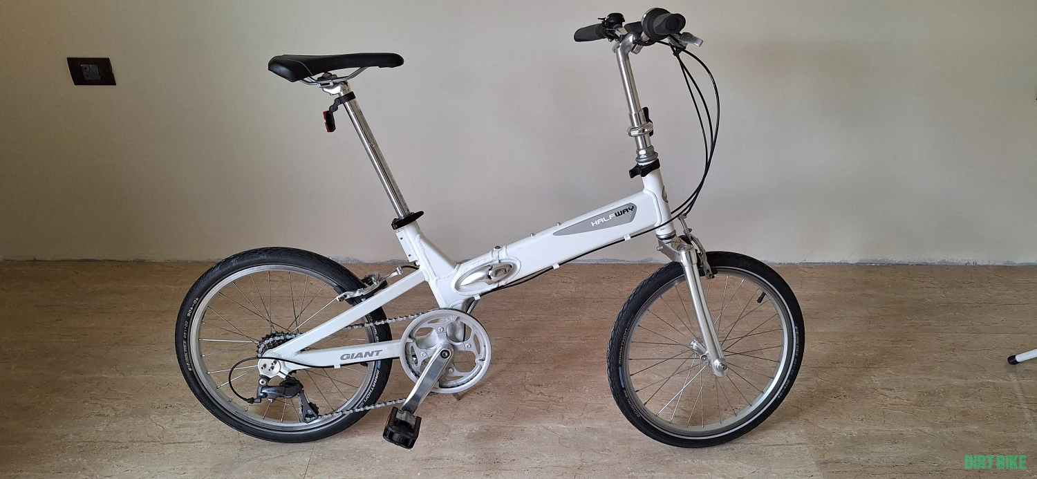 1. Bicicletă pliabilă Giant din aluminiu model deosebit