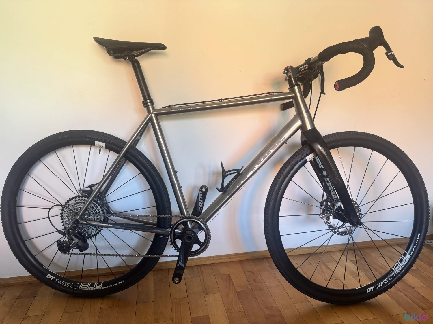 1. Bicicleta gravel titan L