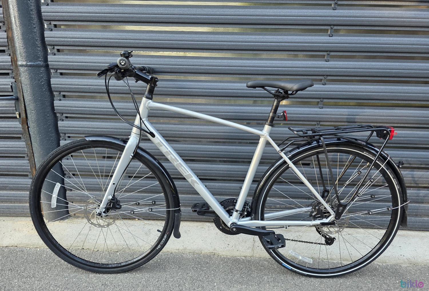 1. Trek FX2 citybike roti 28"
