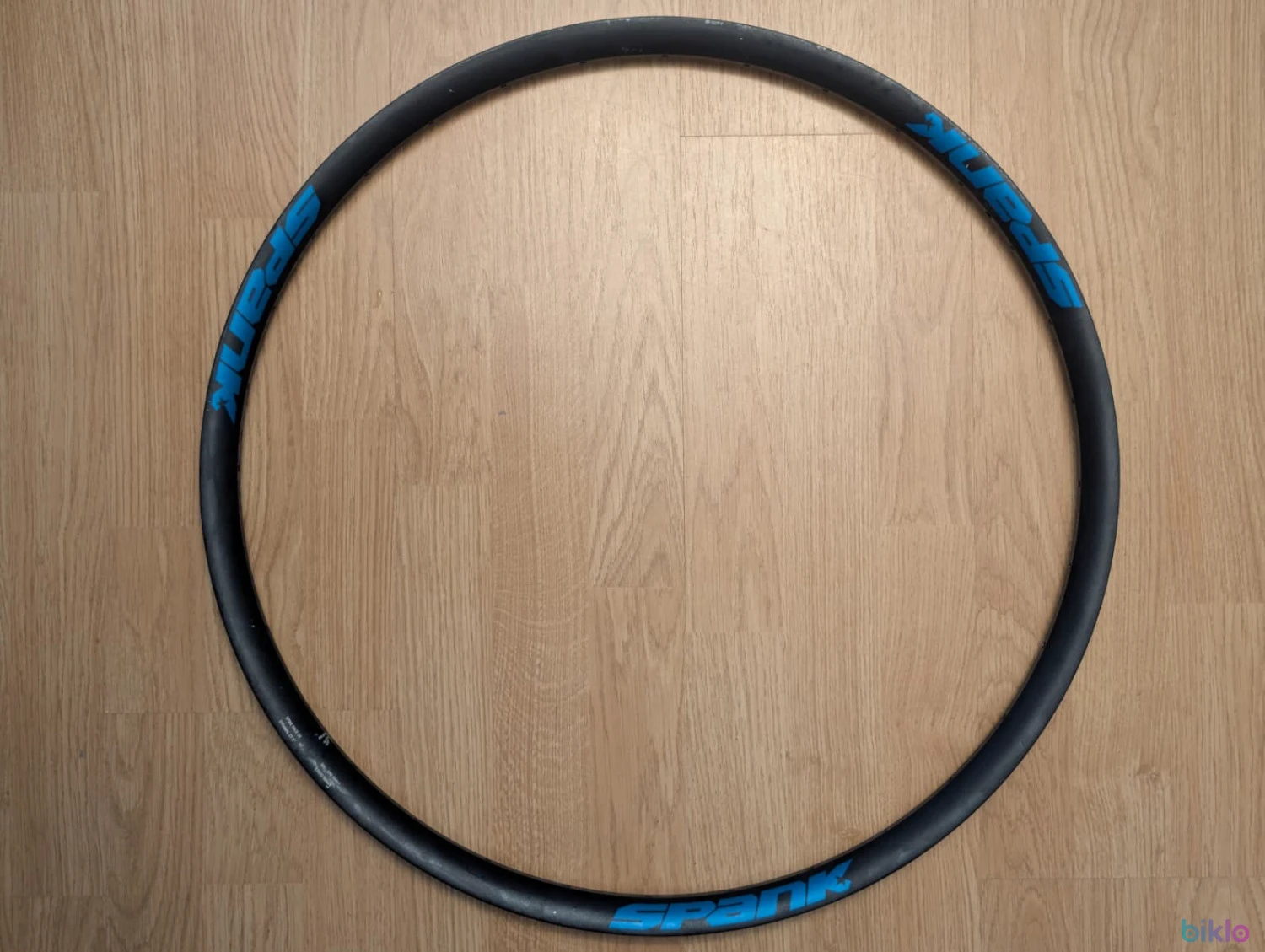 3. Jante Spank Spike 33 Shotpeen Blue