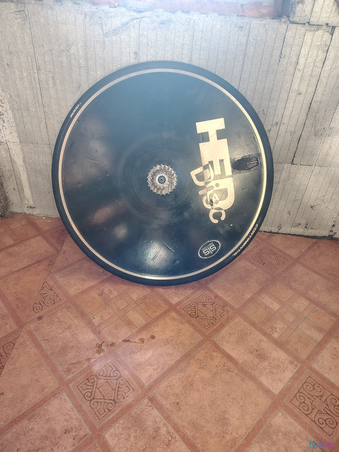 1. Roată spate triatlon HED (disc aero)