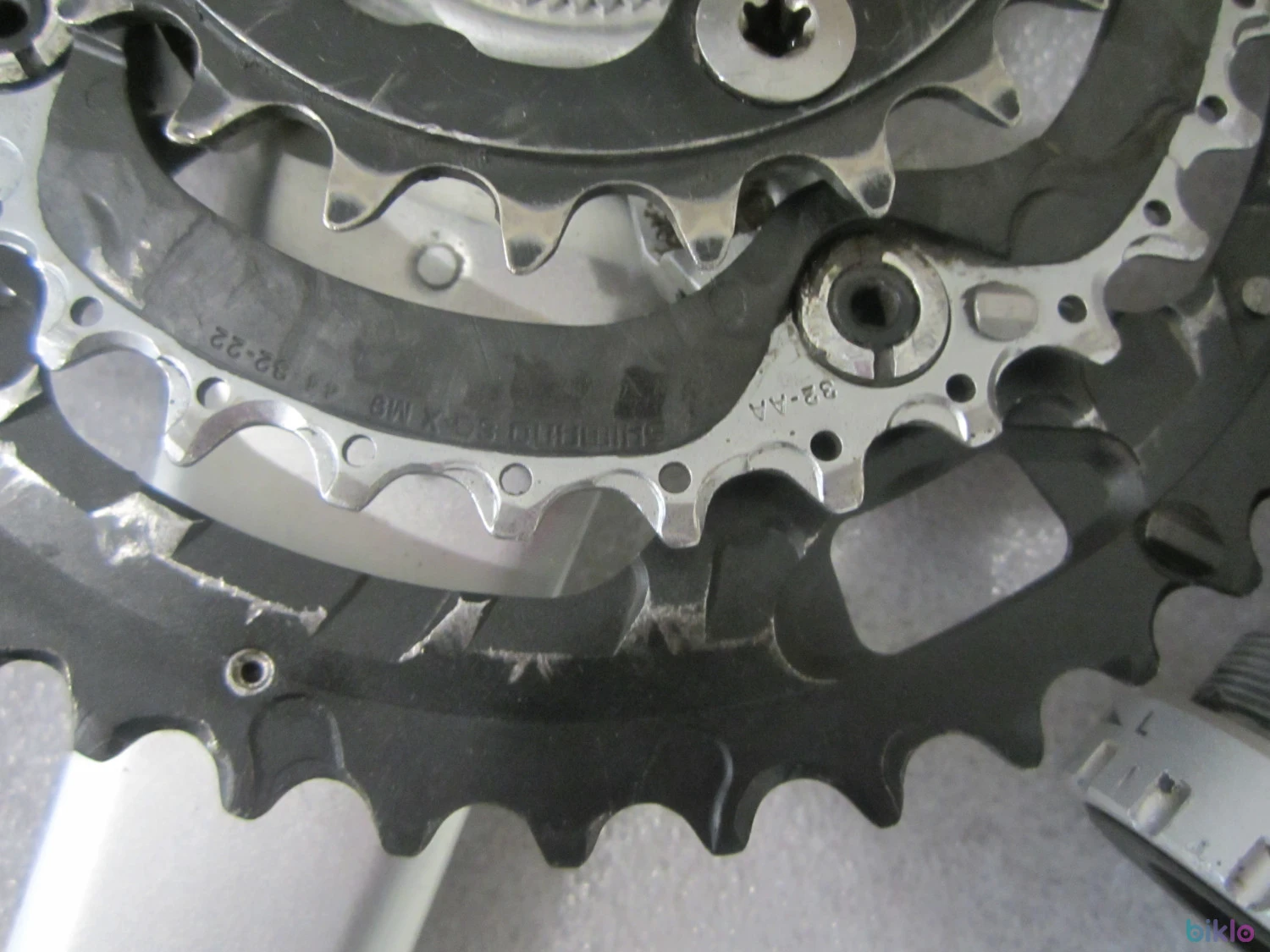 2. Pedalier shimano deore XT