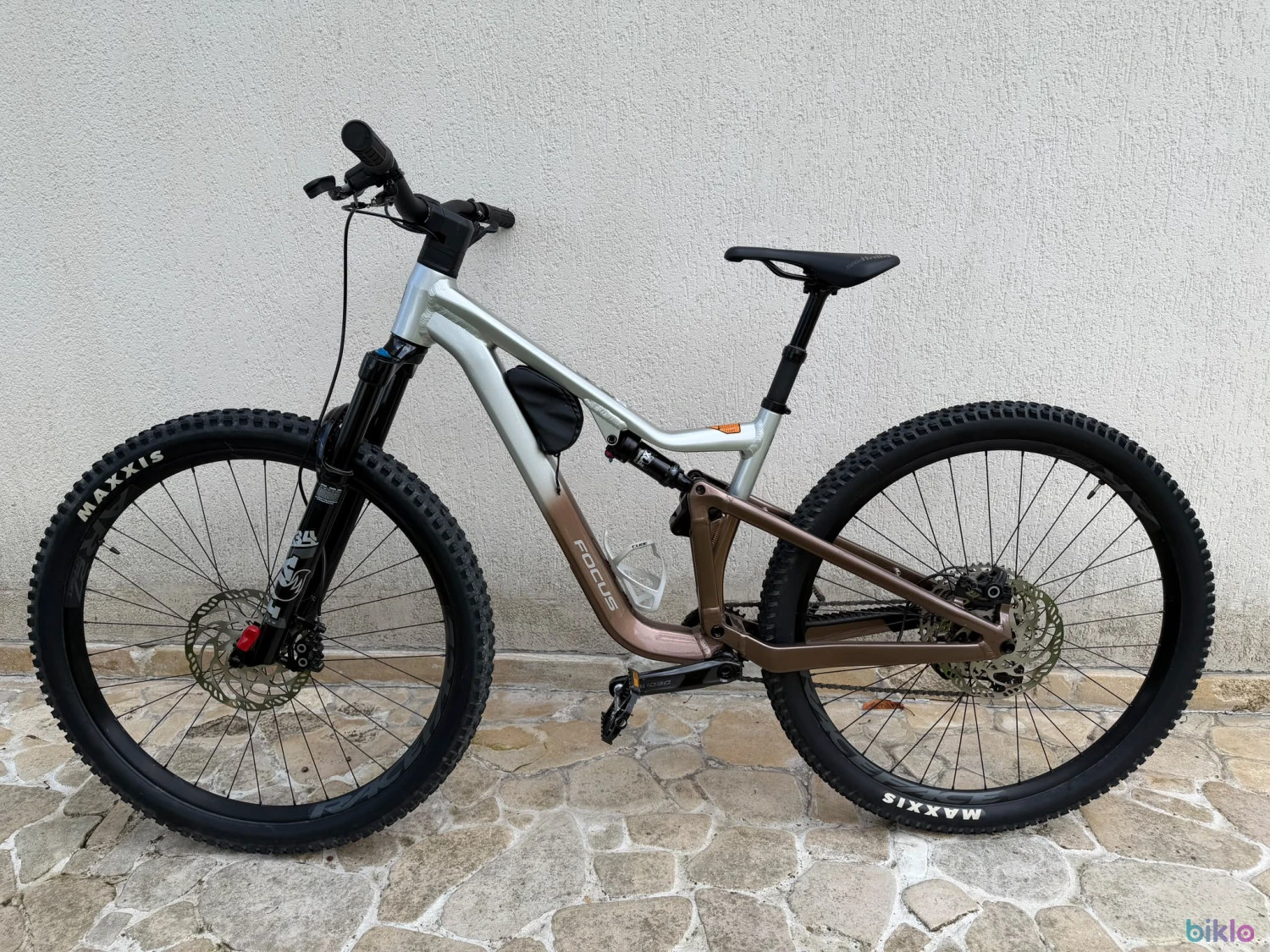 1. Vând MTB Full Suspension Focus Thron 6.9 in Garantie